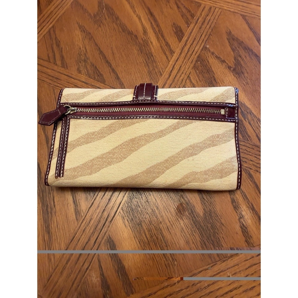 Dooney & Bourke Cream/Tan Zebra Stripe Leather Shoulder Bag & Matching Wallet - Picture 14 of 16